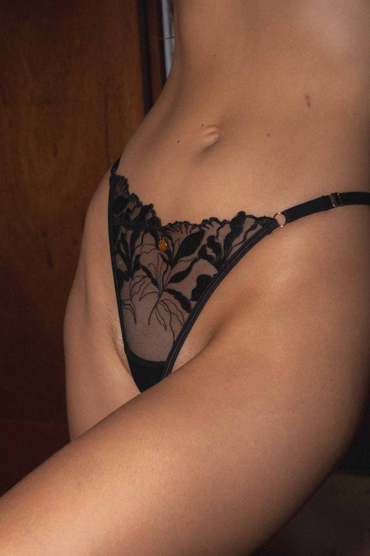 Sabine Thong – Black